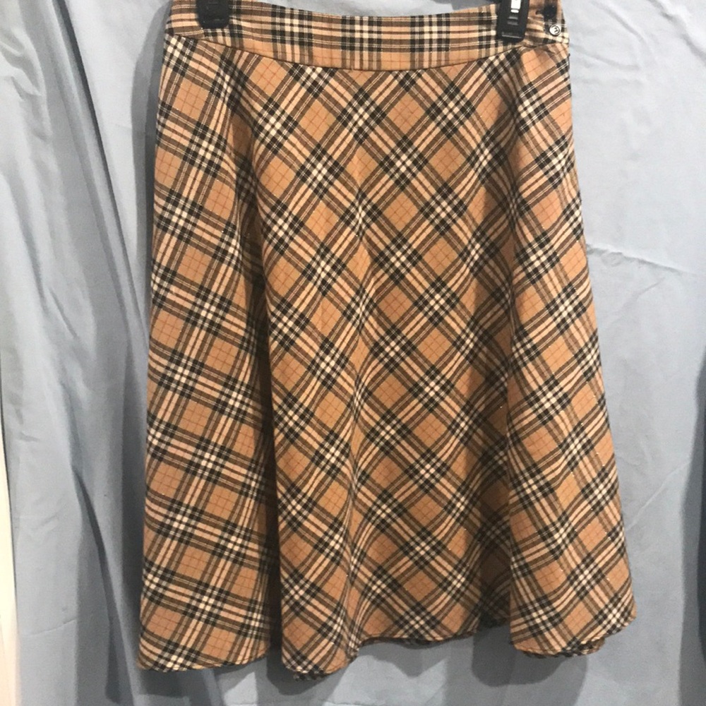 Women short skirt flare by Jones/Wear petite size 4p checks tan